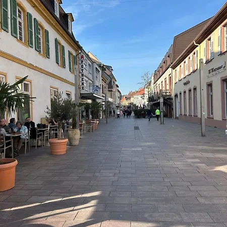 Bnbretreat-schwetzingen Zetrum, Schlossnaehe, Beliebte Restaurants Apartment *
